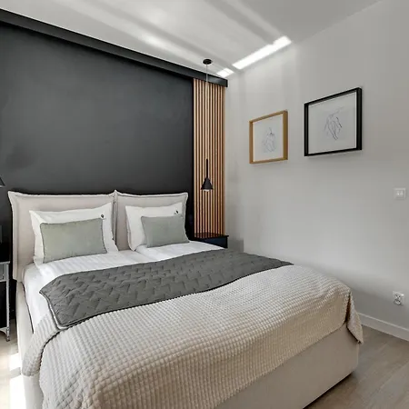 Scala 60h Center Premium With Parking By Lion Apartmán
