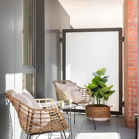 Scala 60h Center Premium With Parking By Lion Apartment