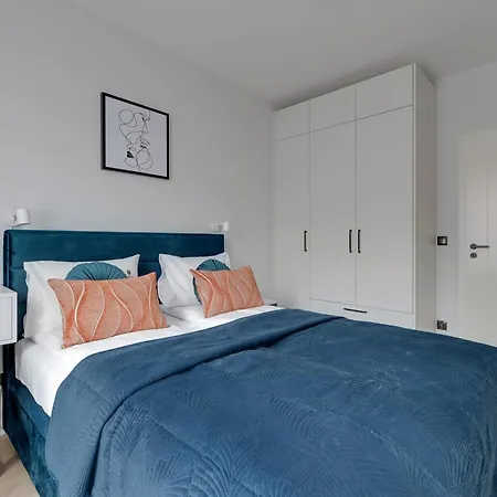 Scala 60h Center Premium With Parking By Lion Apartment Gdansk